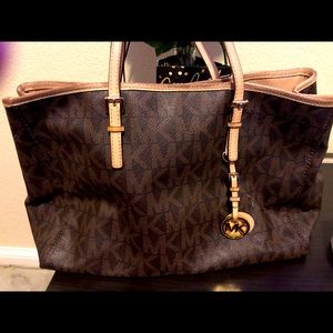 Michael Kors Signature medium size tote